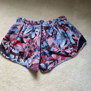 2.5 inch Lululemon Hotty hot shorts with floral print, excellent condition.